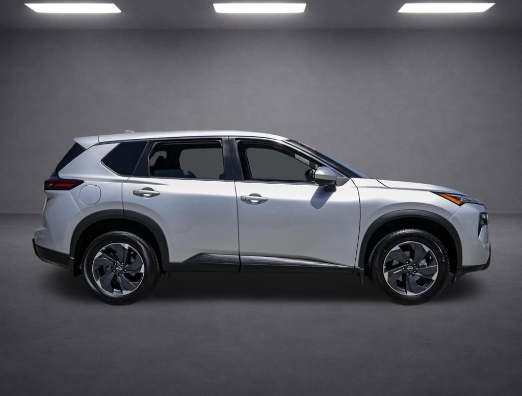 Used 2024 Nissan Rogue SV FWD image 3