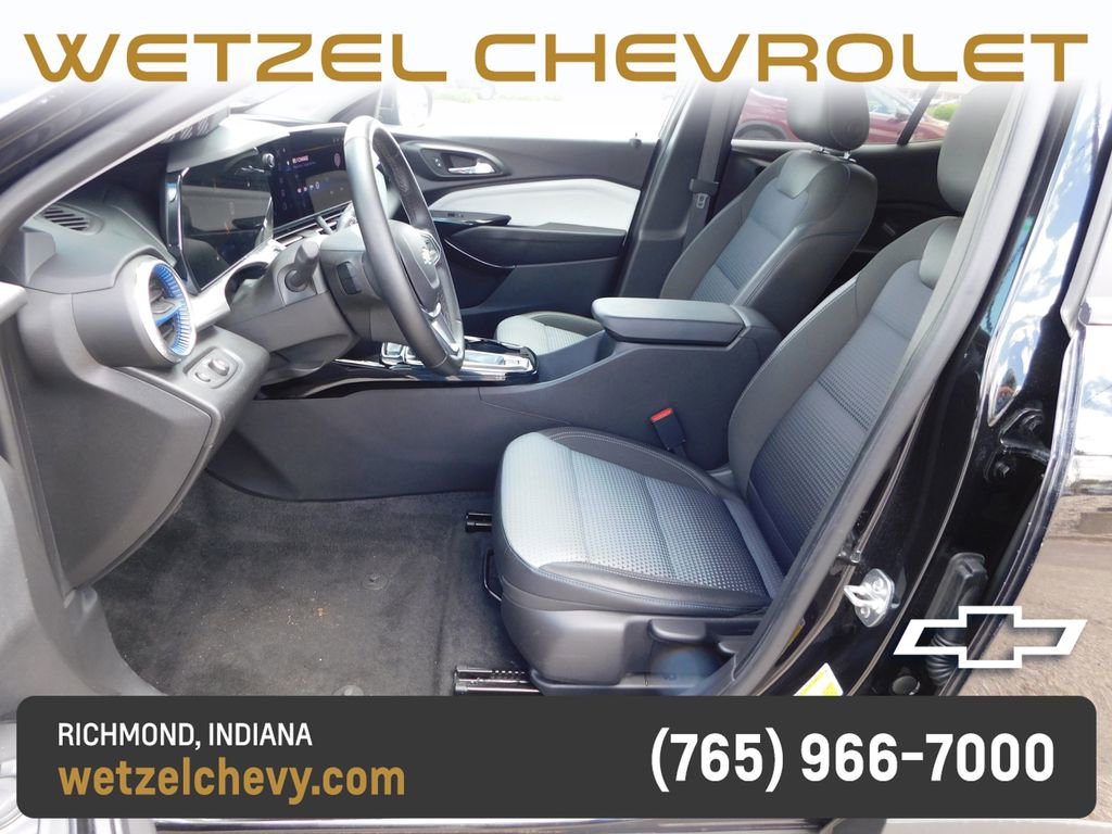 Used 2025 Chevrolet Trax LT w/ LT Convenience Package FWD image 12