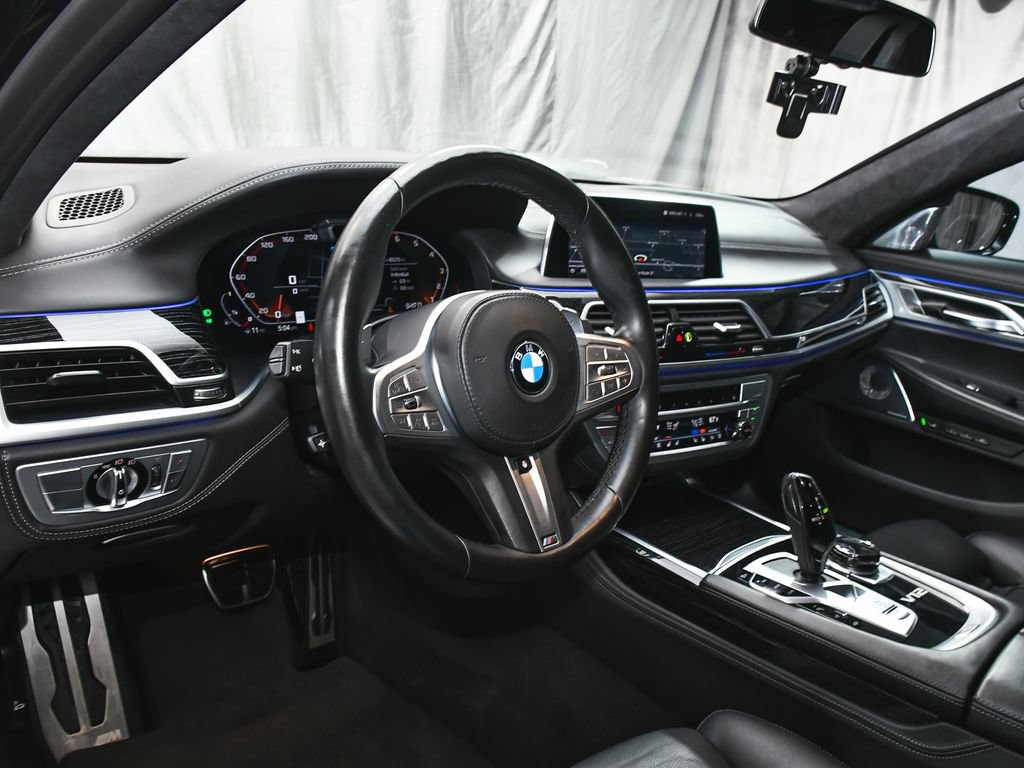 Used 2022 BMW M760i xDrive w/ Luxury Rear Seating Package AWD/4WD image 27