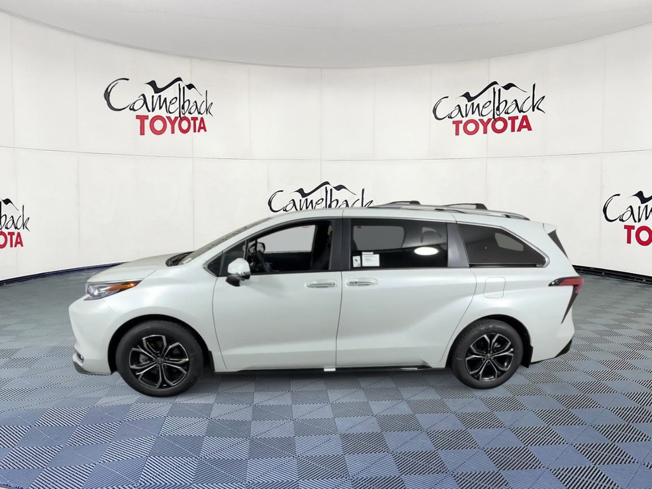 New 2026 Toyota Sienna Platinum AWD/4WD image 8