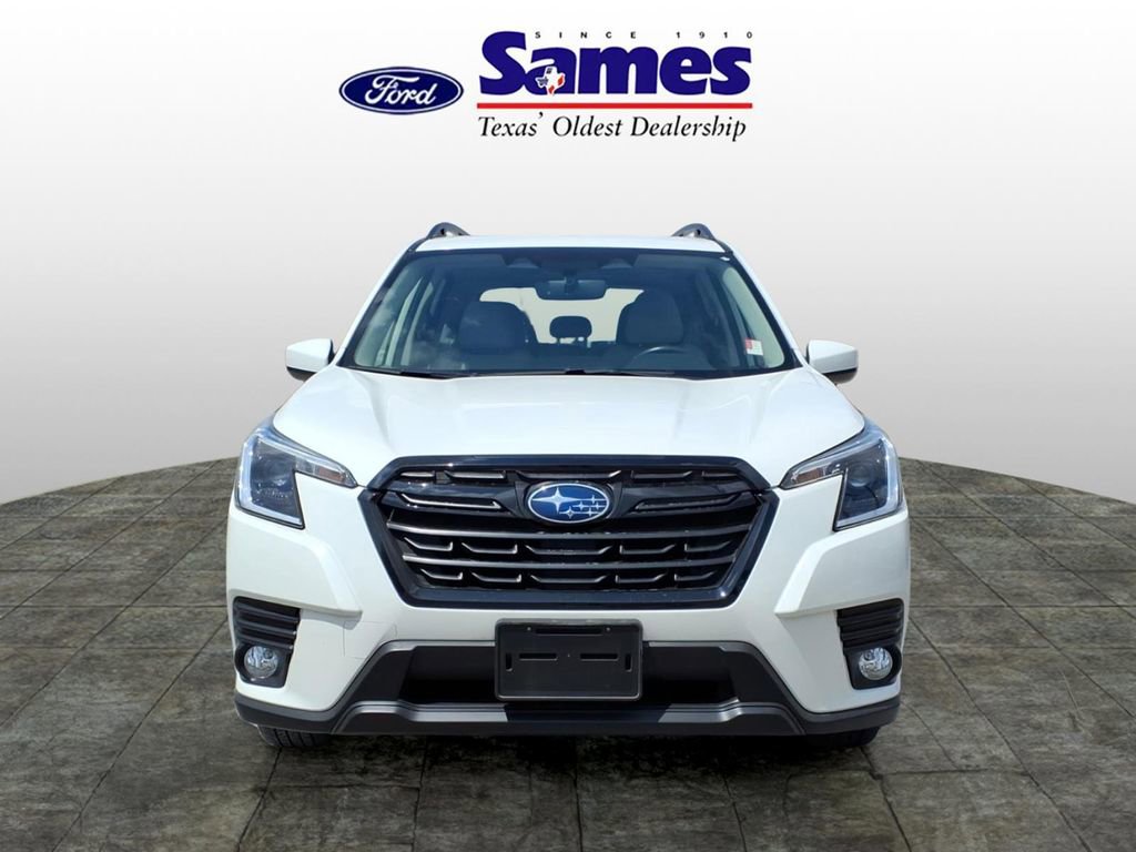 Used 2023 Subaru Forester Premium image 2