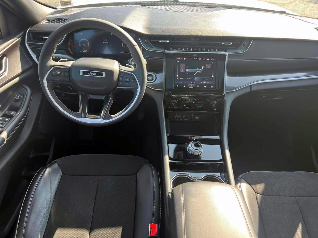 Certified 2023 Jeep Grand Cherokee Altitude image 13