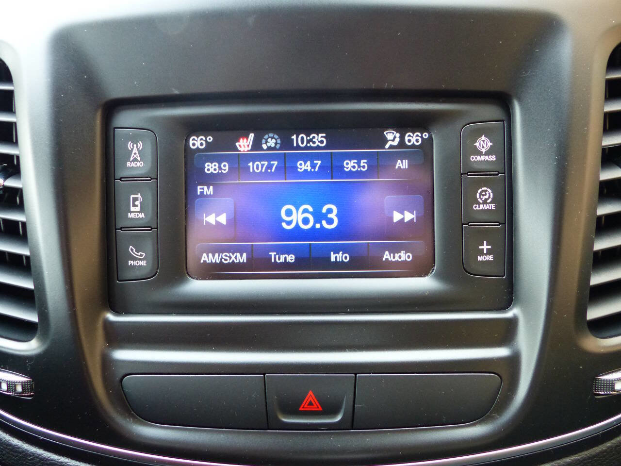 Used 2016 Chrysler 200 Limited w/ Convenience Group image 28