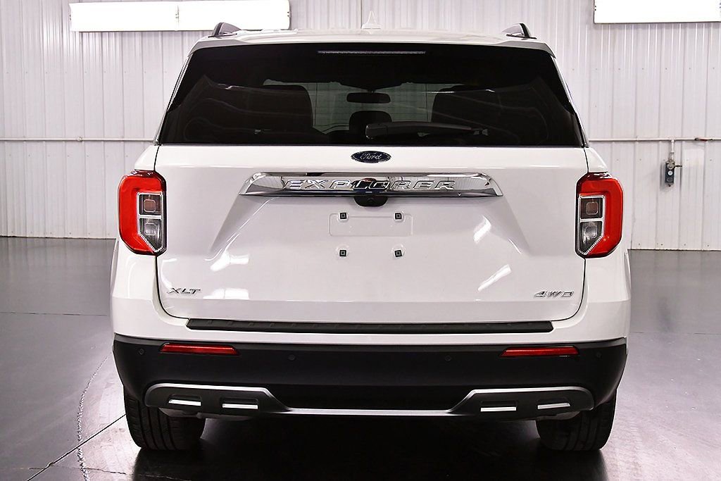 Used 2023 Ford Explorer XLT w/ Equipment Group 202A image 6