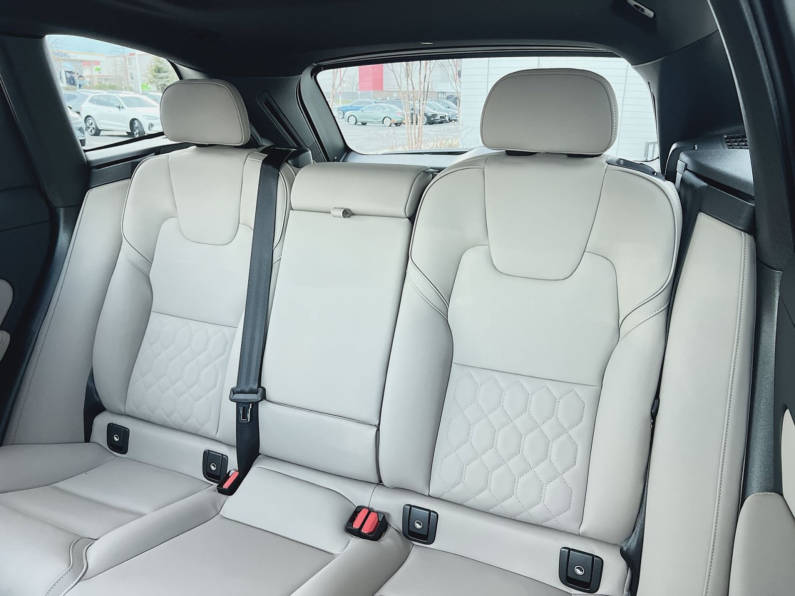 New 2026 Volvo XC60 B5 Plus w/ Protection Package Premier AWD/4WD image 33
