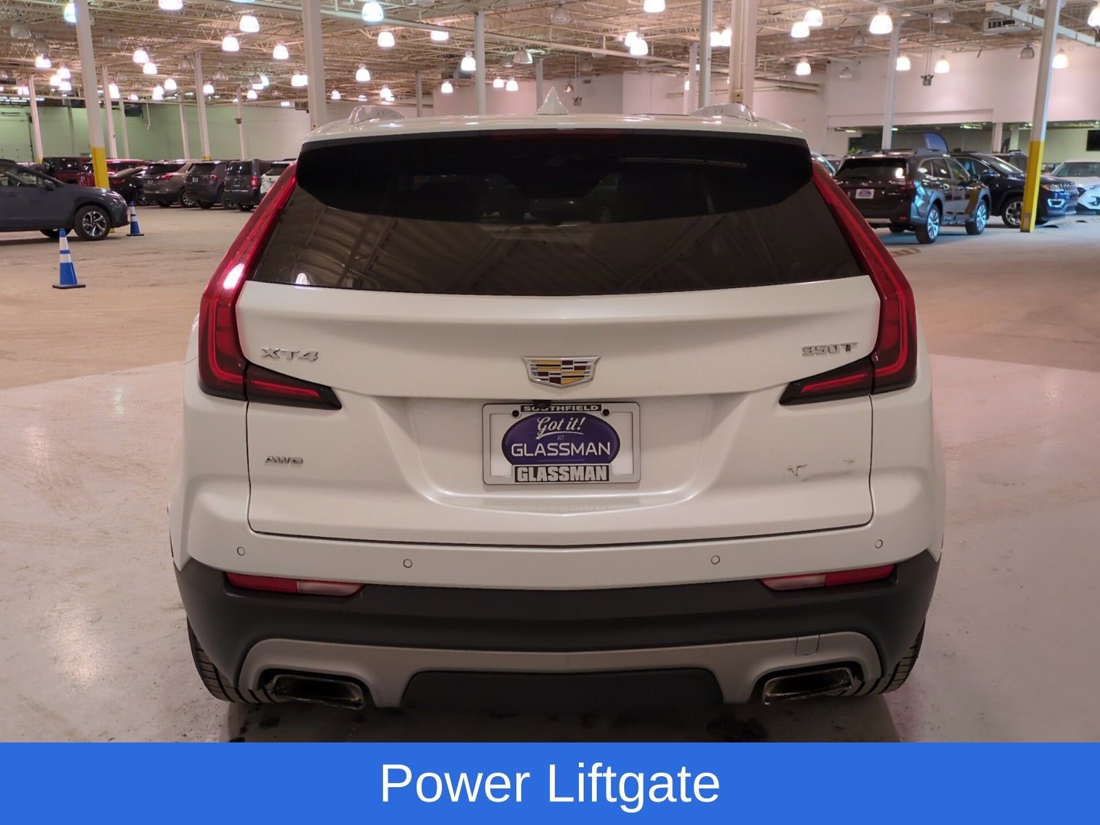 Used 2020 Cadillac XT4 Premium Luxury w/ Cold Weather Package AWD/4WD image 4