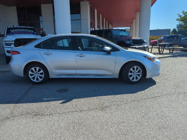 Used 2025 Toyota Corolla LE FWD image 29