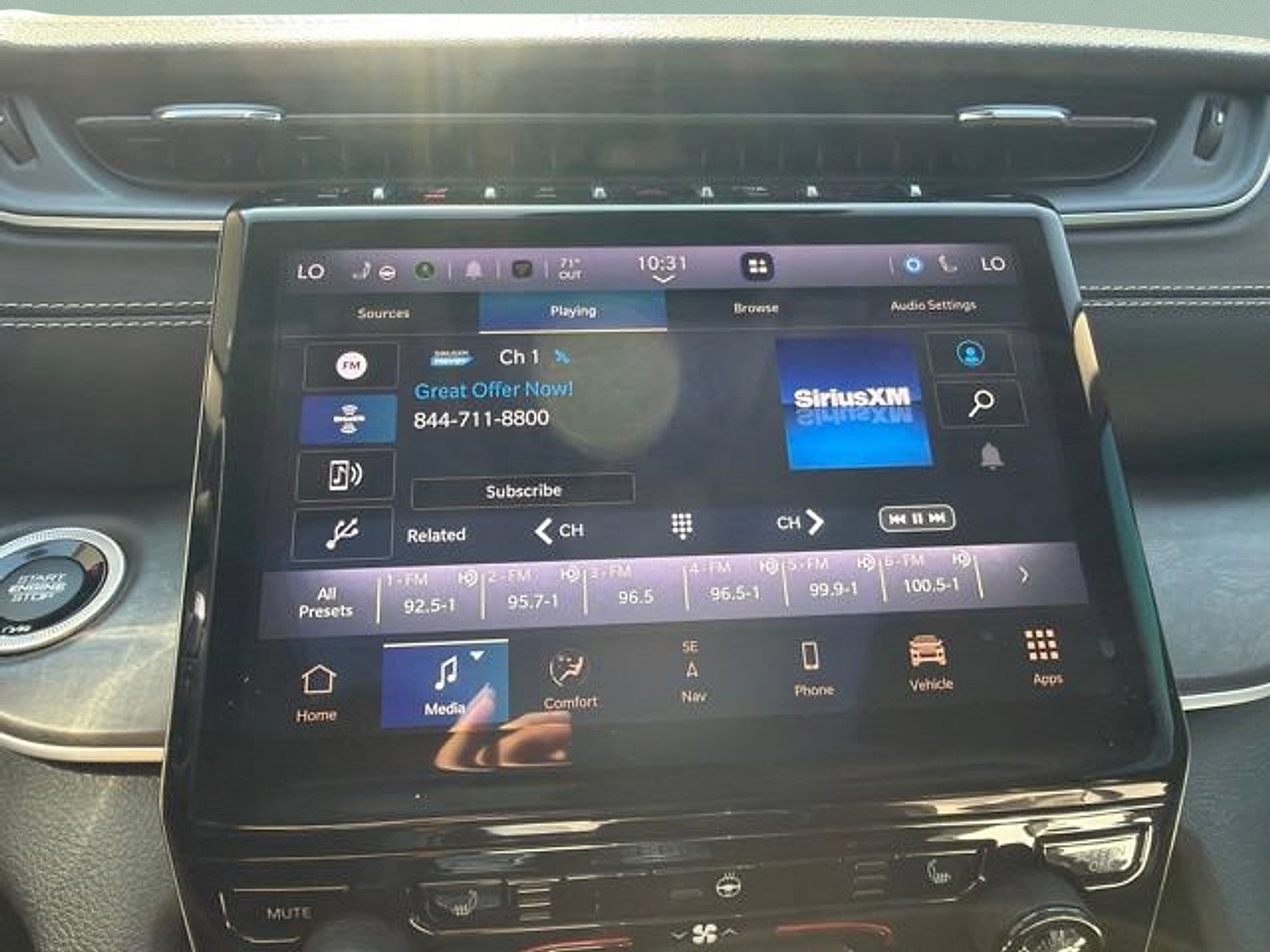 Certified 2023 Jeep Grand Cherokee Limited w/ Black Appearance Package AWD/4WD image 19