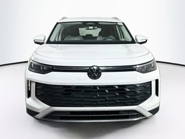 Certified 2025 Volkswagen Tiguan S AWD/4WD image 2
