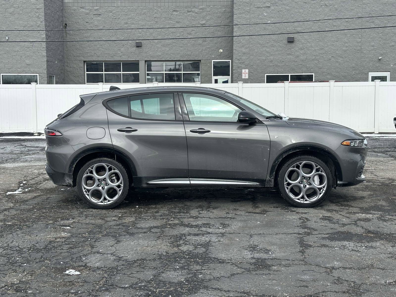 Used 2024 Alfa Romeo Tonale Ti image 2