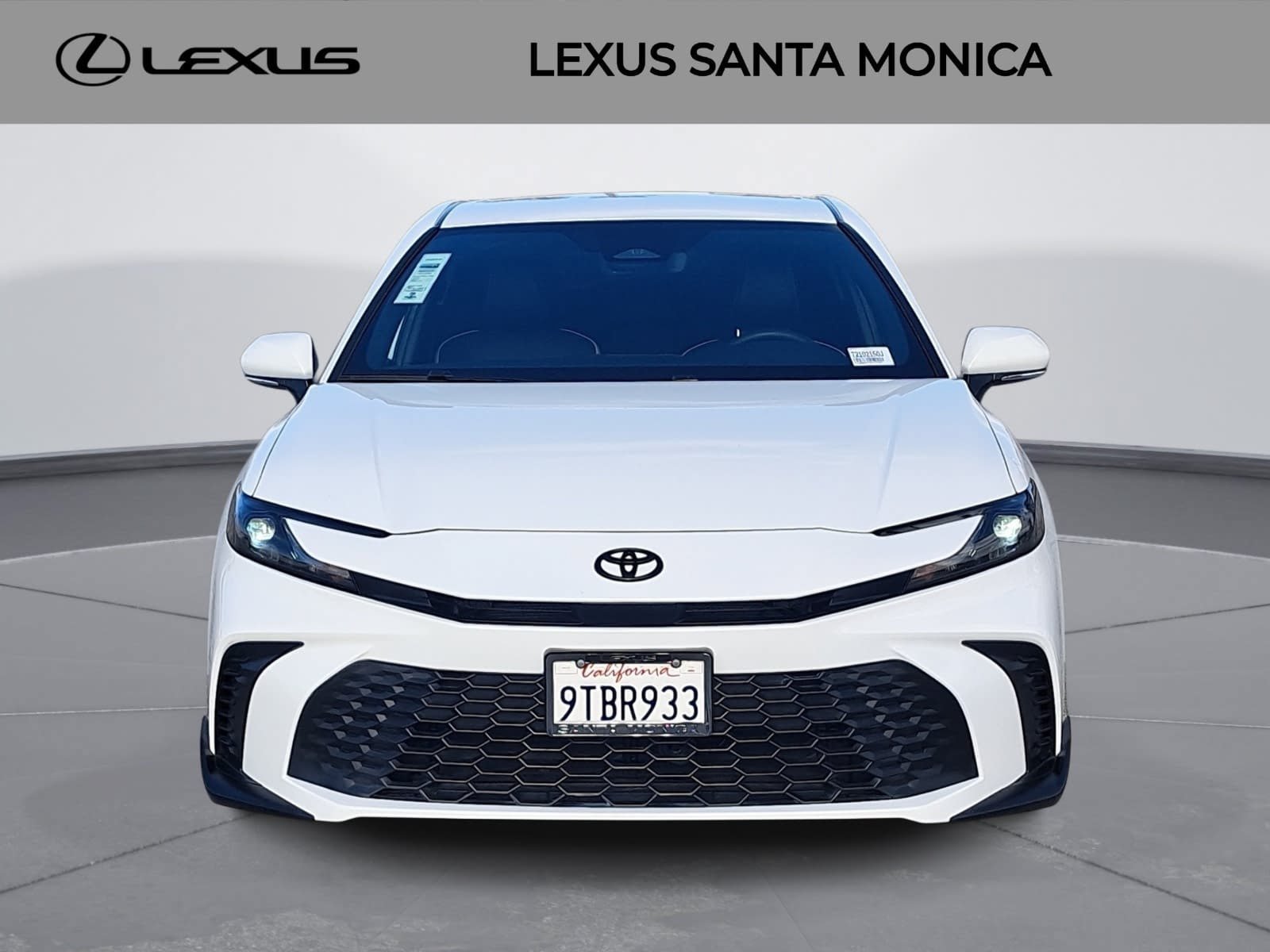 Used 2025 Toyota Camry SE w/ Convenience Package FWD image 2