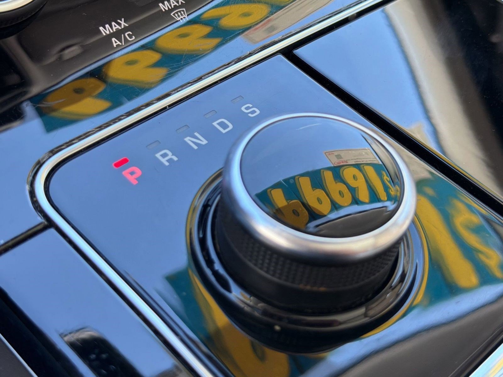 Used 2018 Land Rover Range Rover Velar S image 22