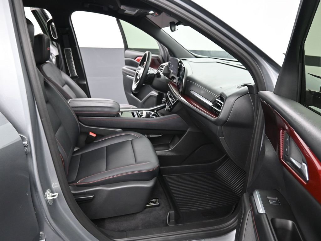 Used 2025 Chevrolet Traverse Z71 w/ Driver Confidence Package image 19