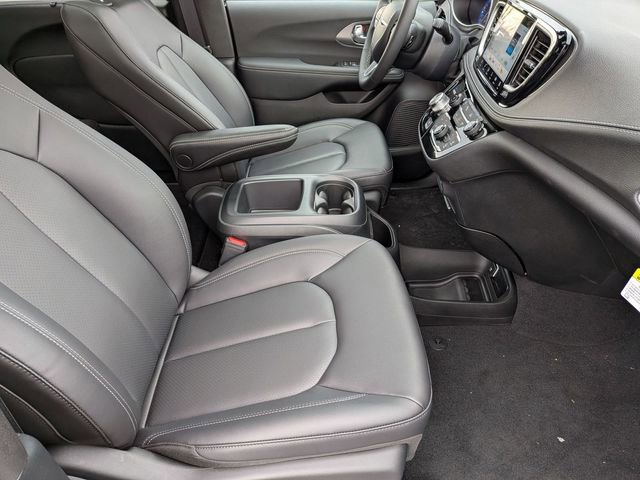 New 2026 Chrysler Pacifica Select image 30