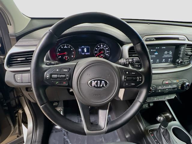 Used 2017 Kia Sorento LX w/ LX Convenience Package image 11