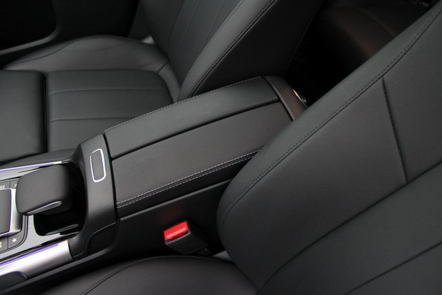 Used 2023 Mercedes-Benz GLB 250 4MATIC image 29