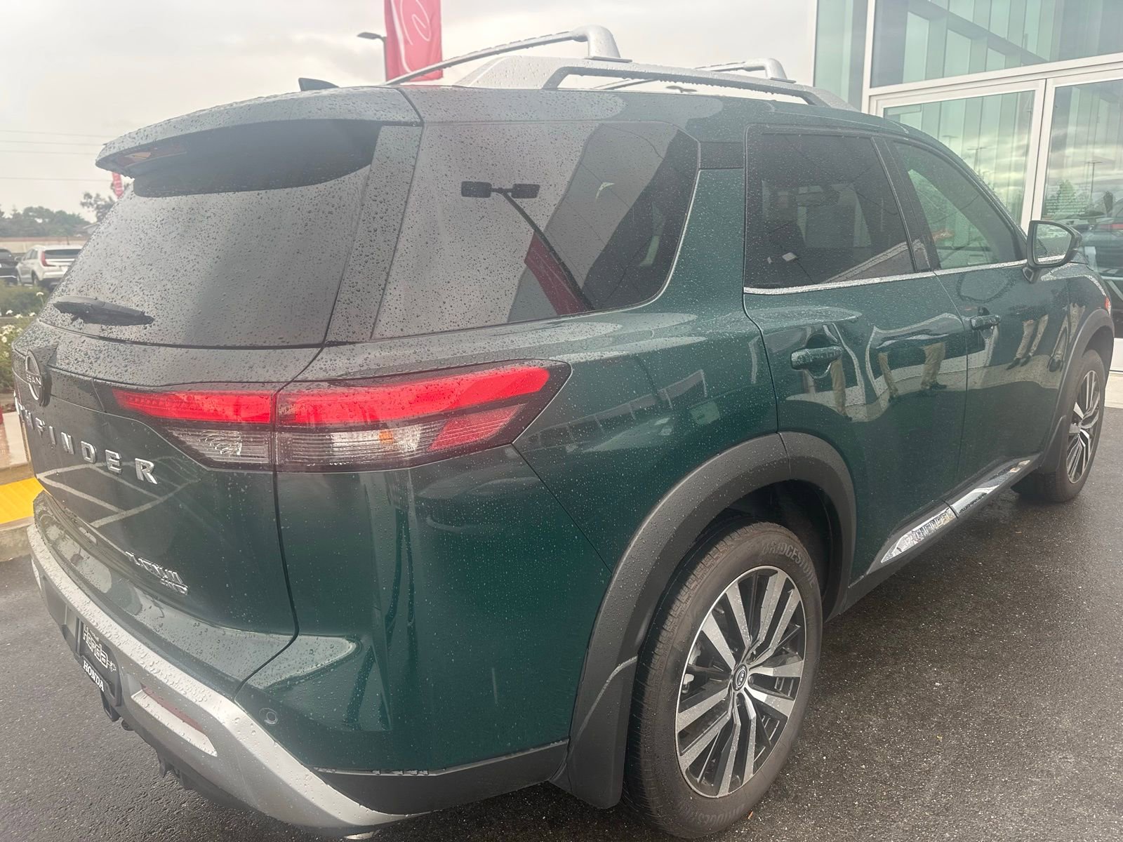 Certified 2025 Nissan Pathfinder Platinum w/ Cargo Package image 4