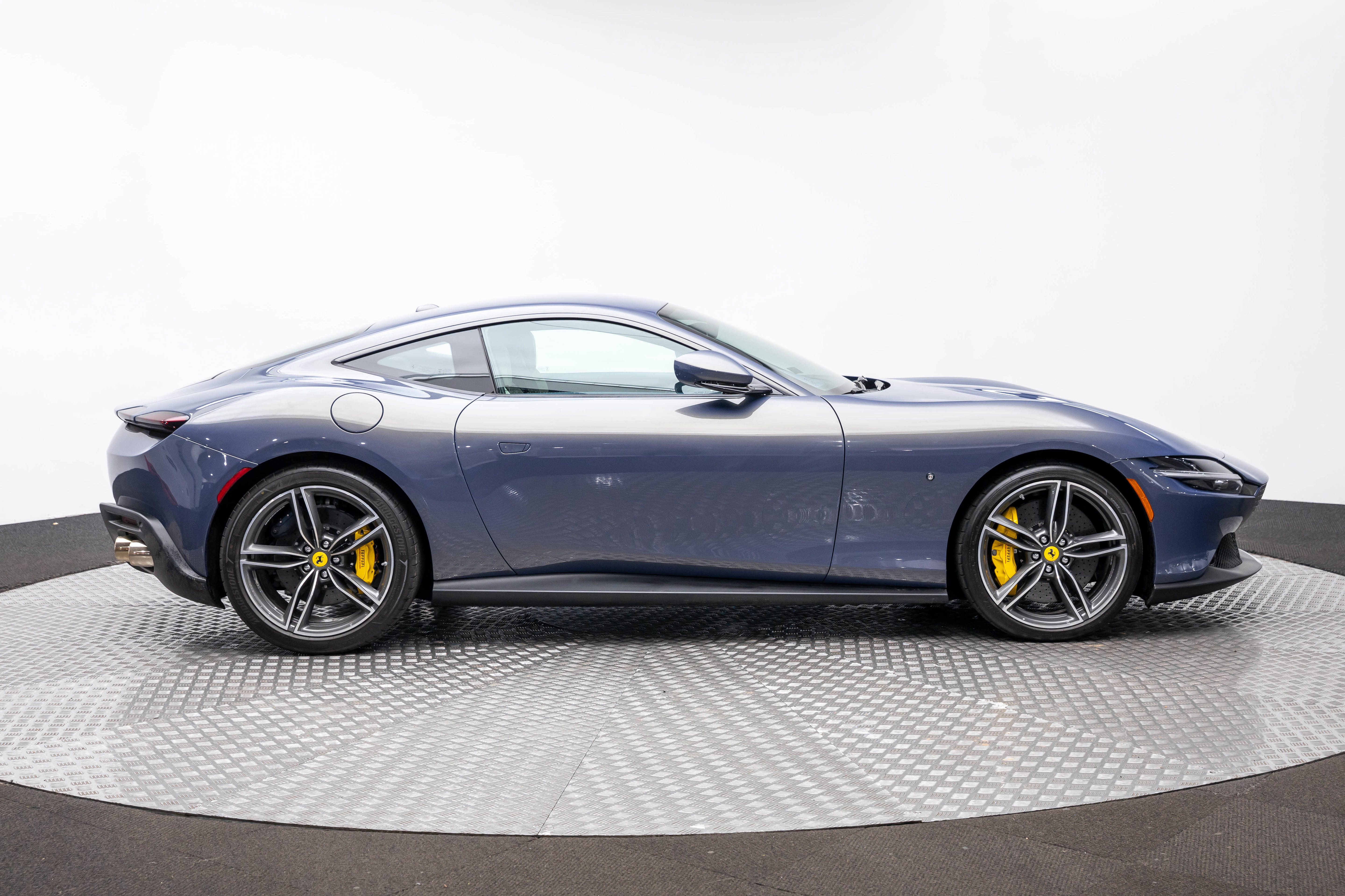 Certified 2023 Ferrari Roma image 9