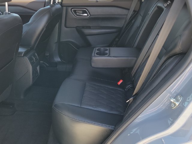 Used 2022 Nissan Rogue Platinum w/ Head-Up Display Package AWD/4WD image 7