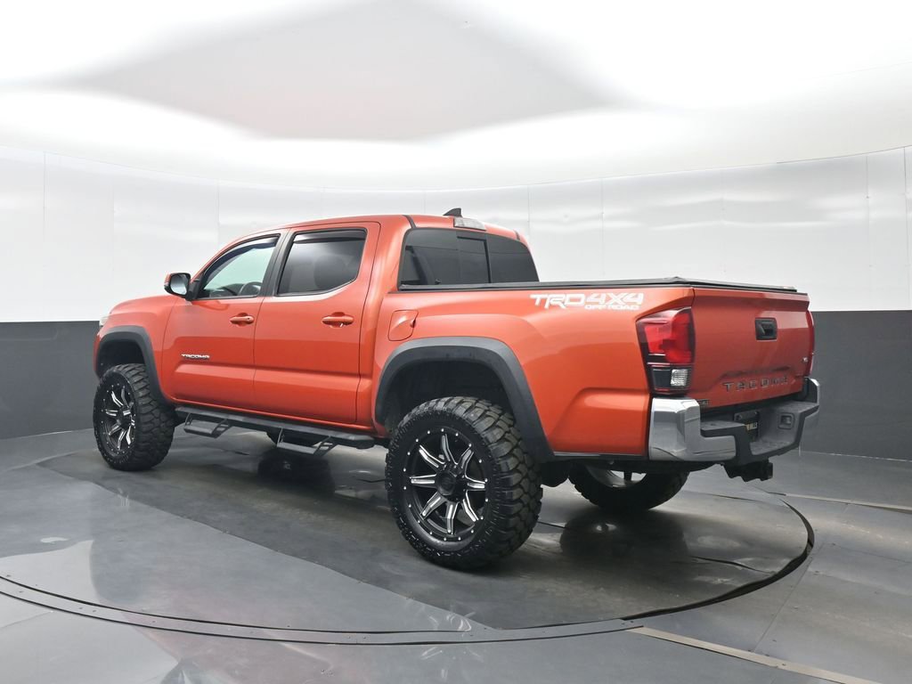 Used 2018 Toyota Tacoma TRD Off-Road AWD/4WD image 4