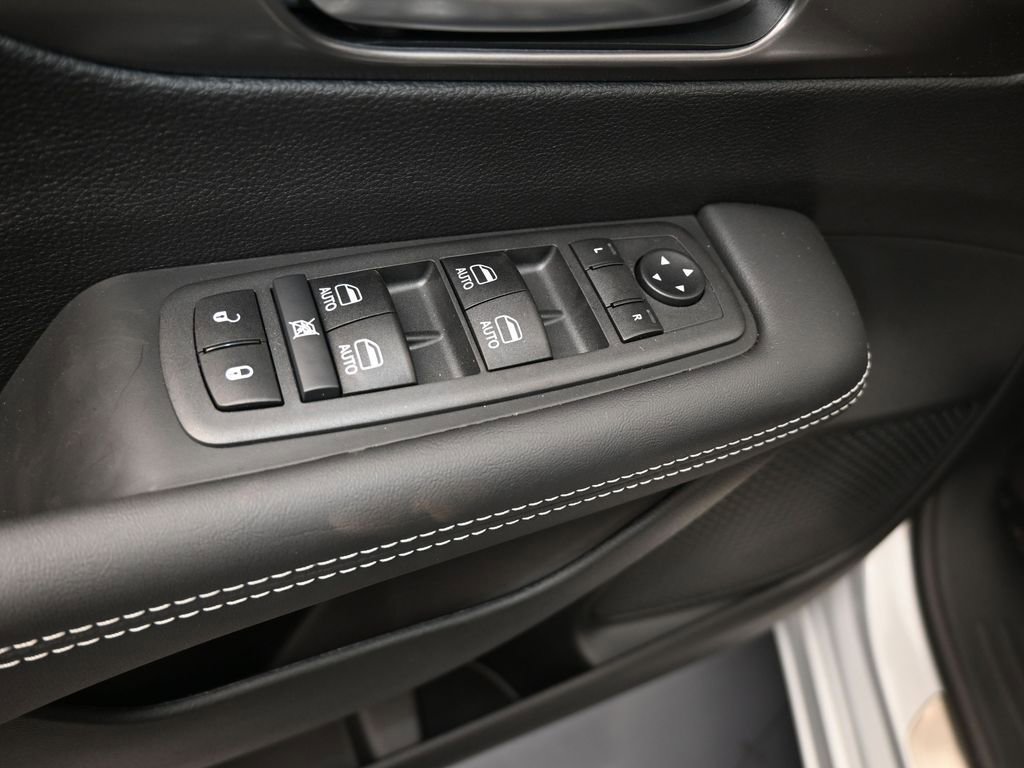 New 2026 Chrysler Voyager LX image 12