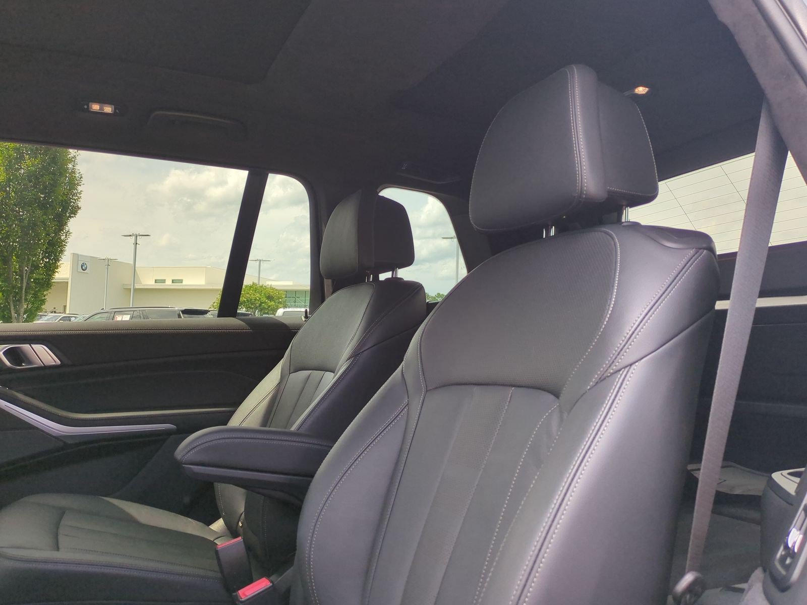 Used 2021 BMW X7 xDrive40i w/ M Sport Package AWD/4WD image 31