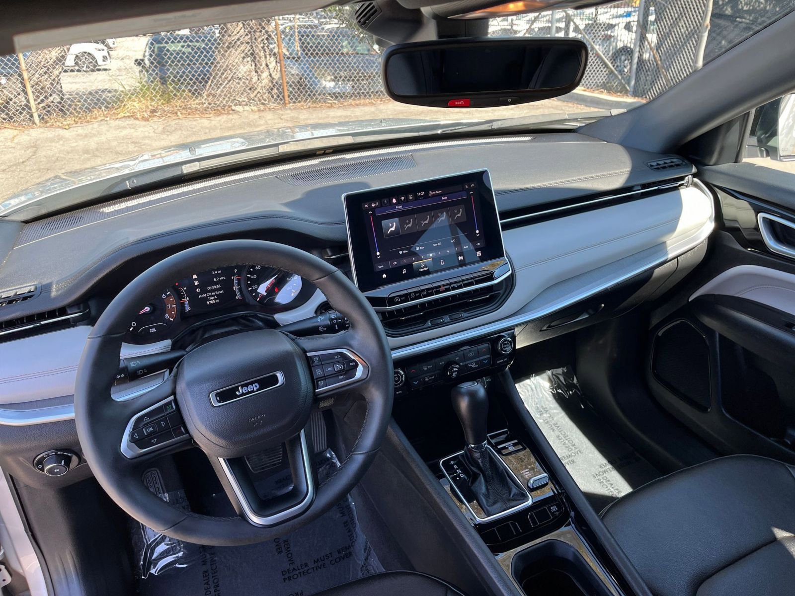 Used 2025 Jeep Compass Limited image 34