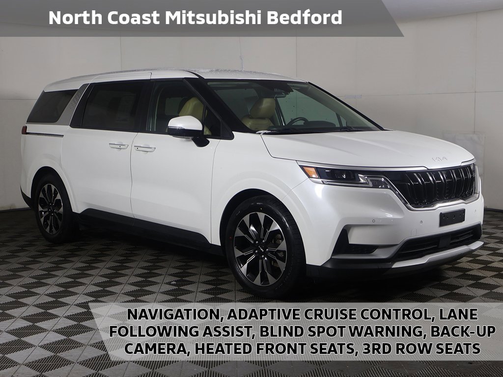 Used 2023 Kia Carnival EX image 1