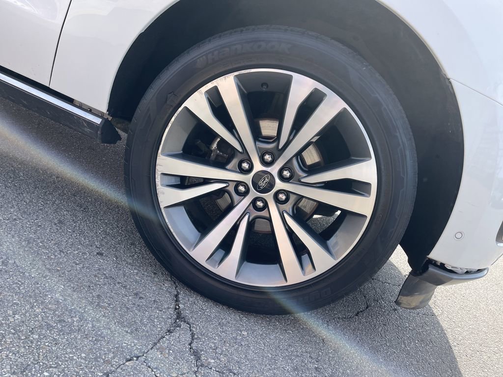 Used 2020 Ford Expedition Limited w/ Equipment Group 302A image 11