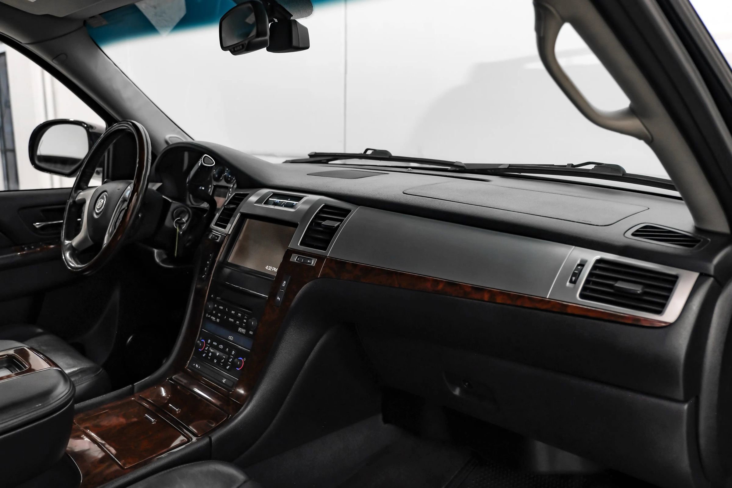 Used 2013 Cadillac Escalade EXT Premium AWD/4WD image 17