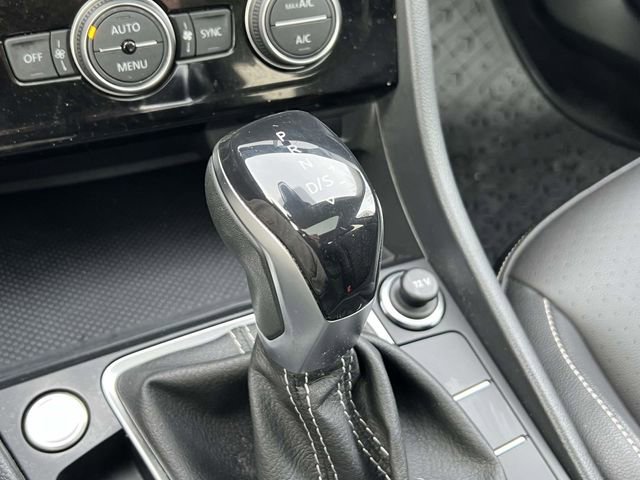 Certified 2023 Volkswagen Jetta SE w/ Panoramic Sunroof Package image 31