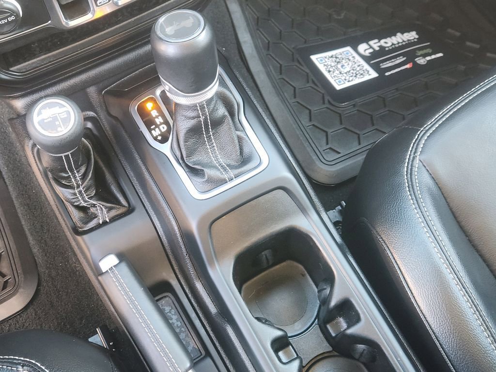 Used 2022 Jeep Wrangler Unlimited Sahara w/ Cold Weather Group image 21