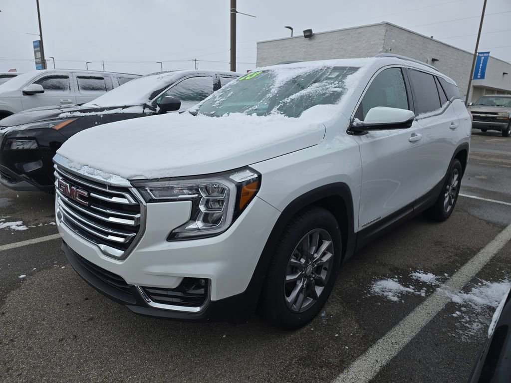 Used 2023 GMC Terrain SLT image 1