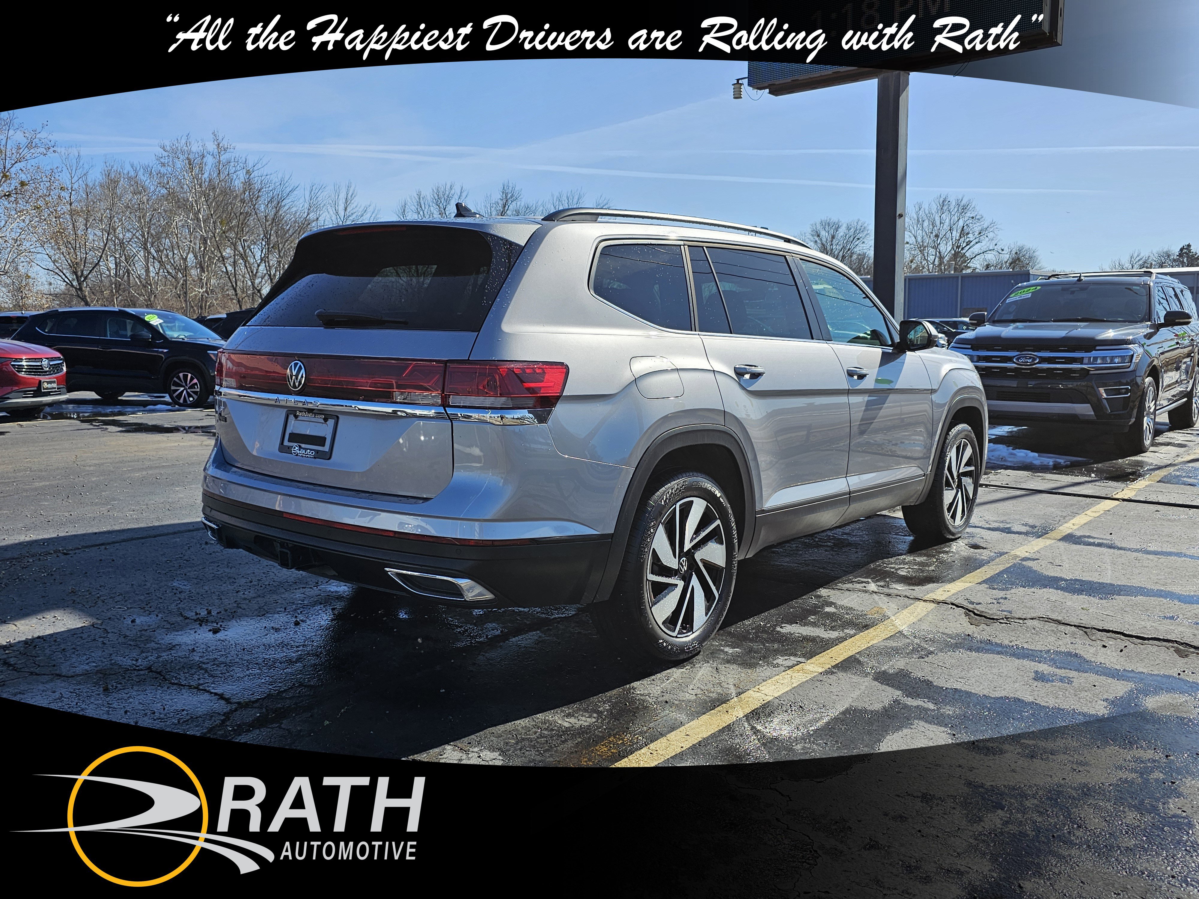 Used 2025 Volkswagen Atlas SE image 6