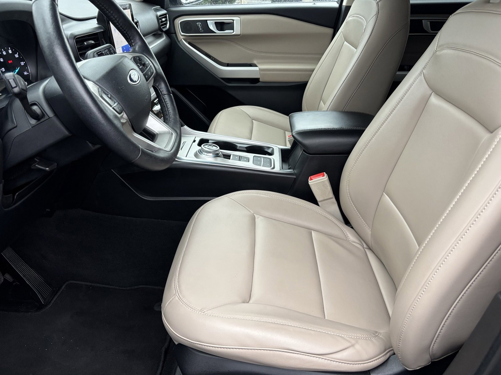 Used 2023 Ford Explorer XLT w/ Equipment Group 202A image 18