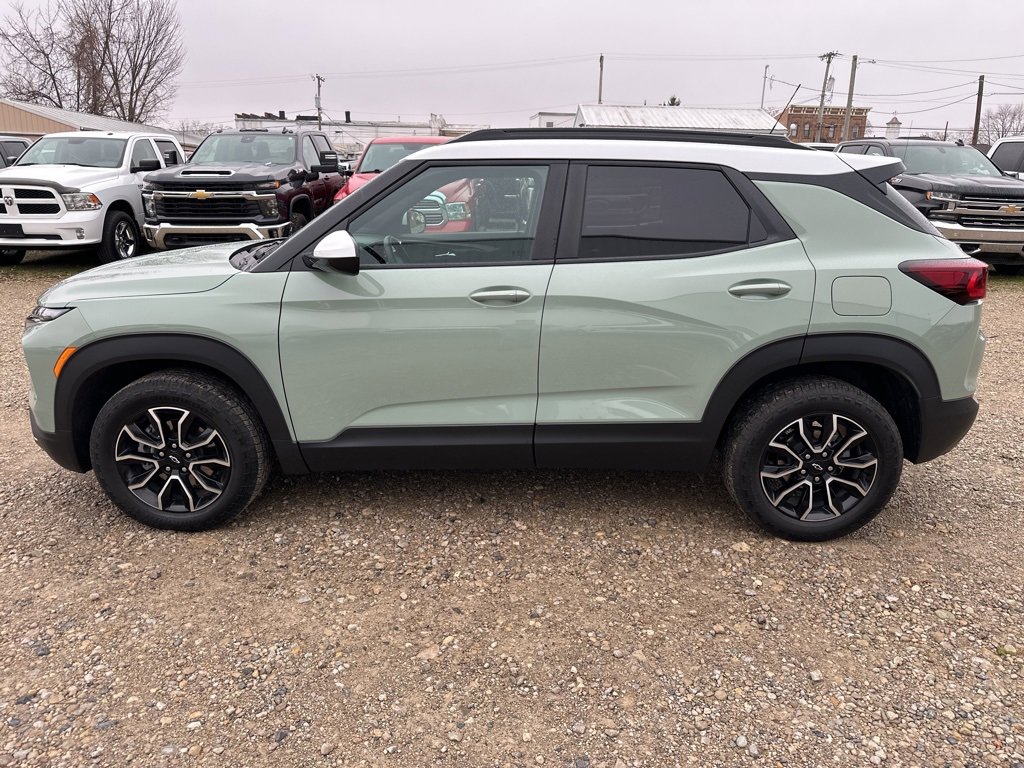 Used 2025 Chevrolet TrailBlazer ACTIV w/ Convenience Package image 2