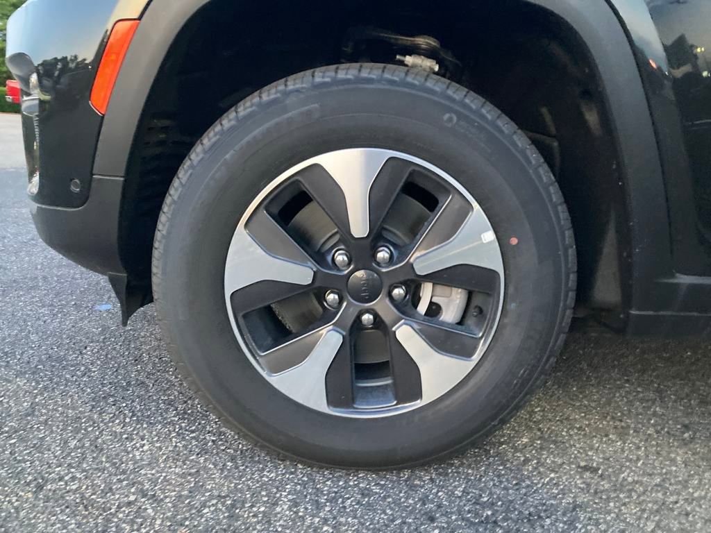 New 2024 Jeep Grand Cherokee Limited 4xe w/ Luxury Tech Group II image 28