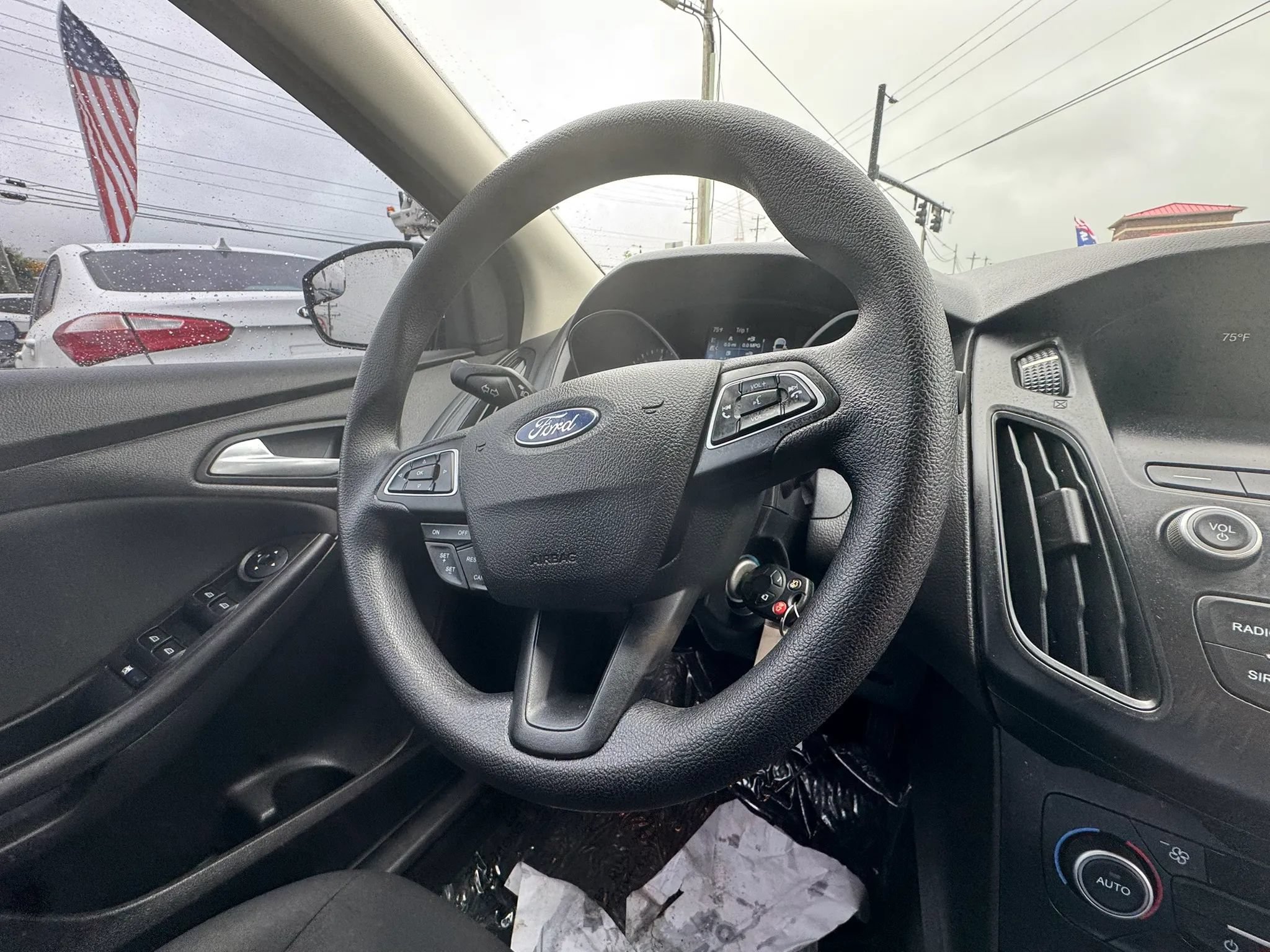 Used 2018 Ford Focus SE FWD image 29