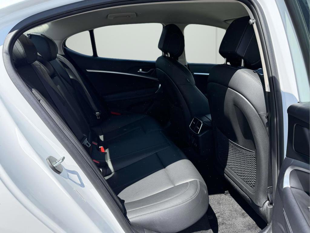 Used 2025 Genesis G70 2.5T image 12