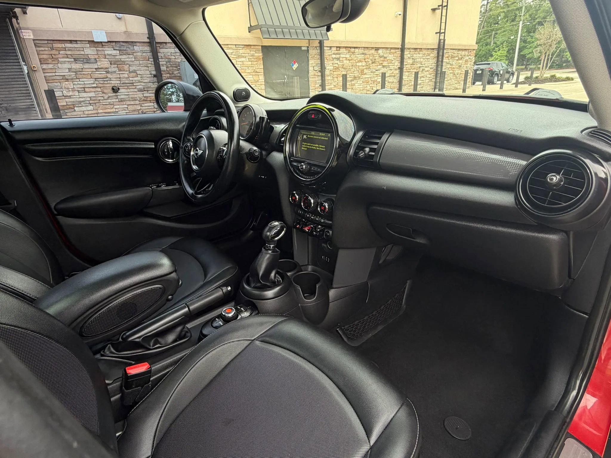 Used 2017 MINI Cooper 4-Door Hardtop FWD image 11