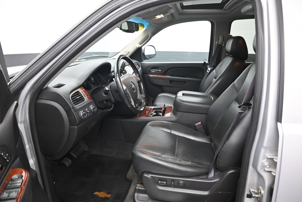 Used 2014 Chevrolet Suburban LTZ AWD/4WD image 9