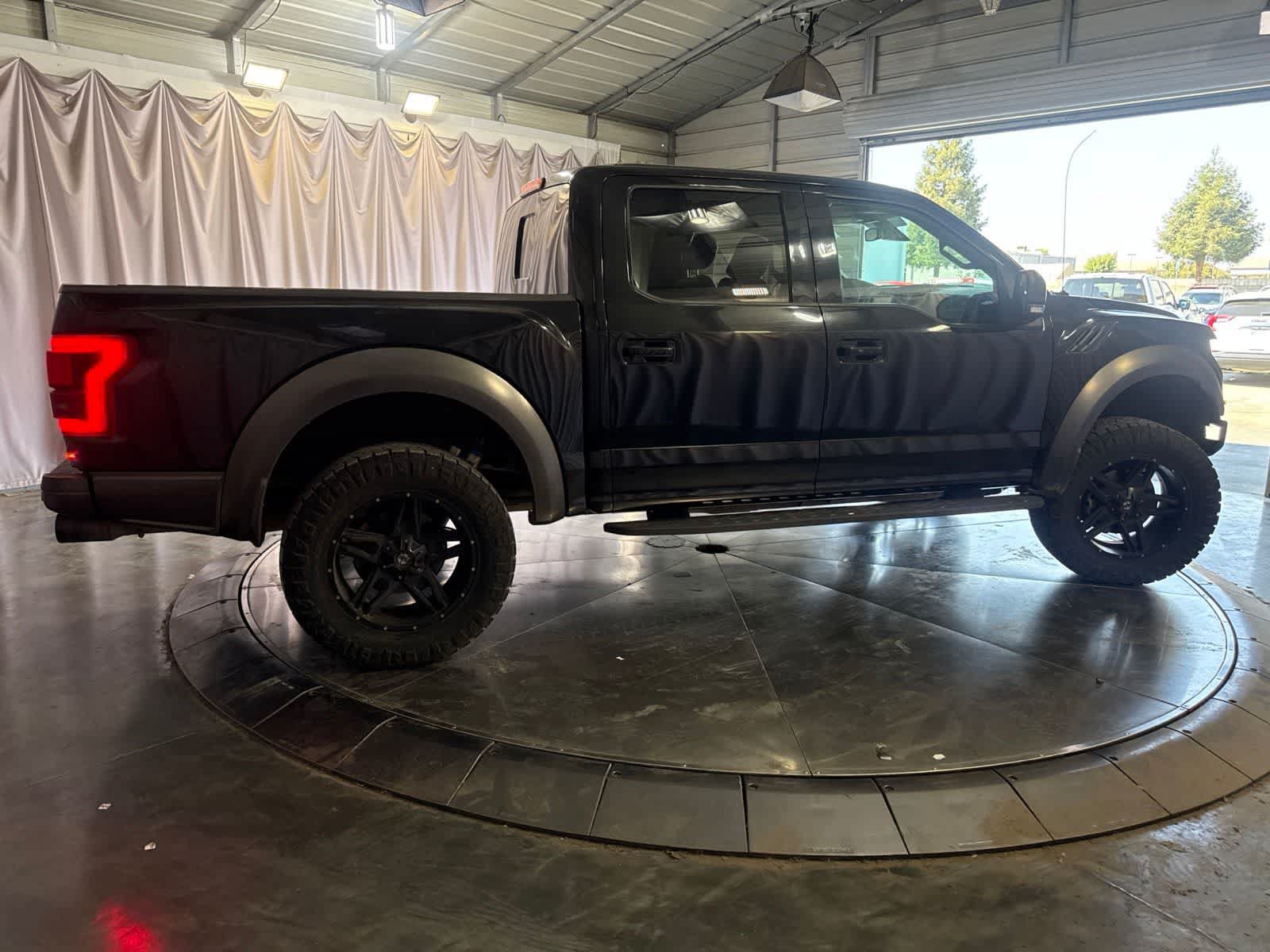 Used 2018 Ford F150 Raptor w/ Equipment Group 802A Luxury AWD/4WD image 4