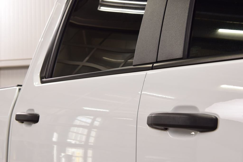 Used 2024 Chevrolet Silverado 2500 Custom w/ Custom Value Package image 15