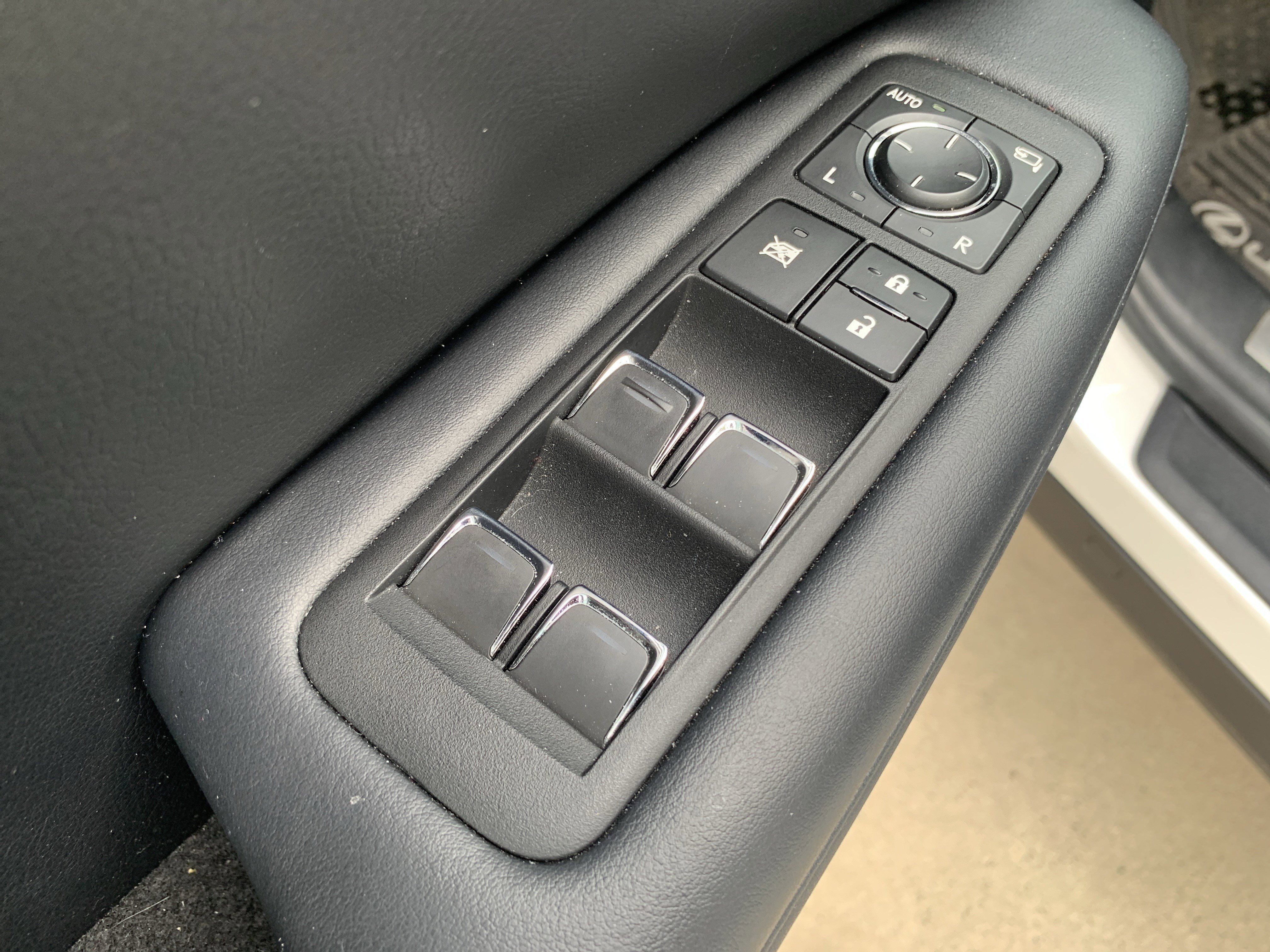 Used 2022 Lexus RX 450h AWD w/ Premium Package image 15