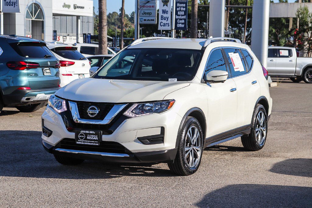 Used 2019 Nissan Rogue SV w/ Premium Package FWD image 3