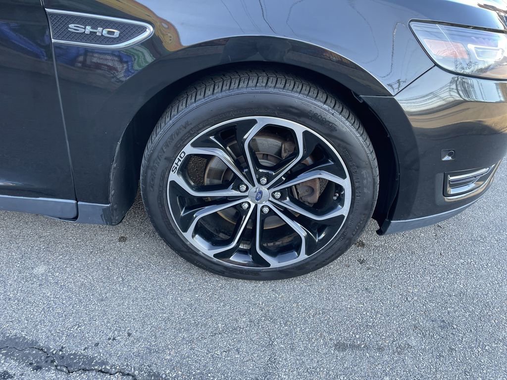 Used 2013 Ford Taurus SHO image 11