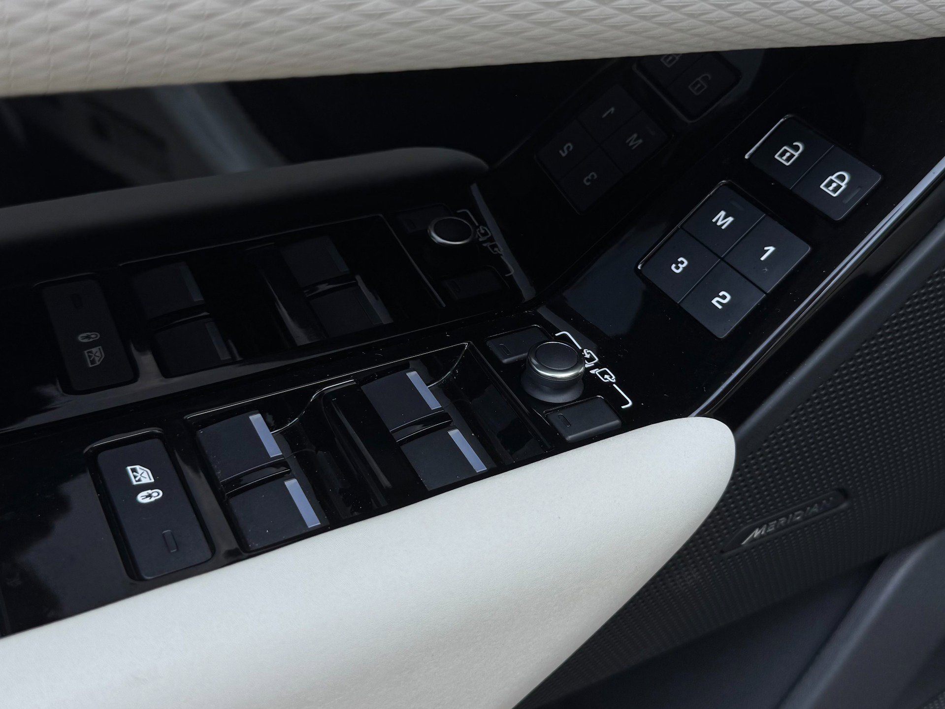 Used 2023 Land Rover Range Rover Velar R-Dynamic S image 92