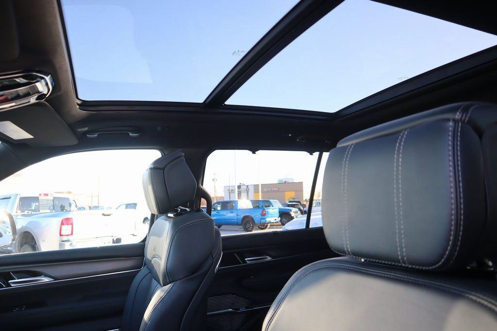 New 2026 Jeep Grand Wagoneer Summit w/ Premium Group III image 17