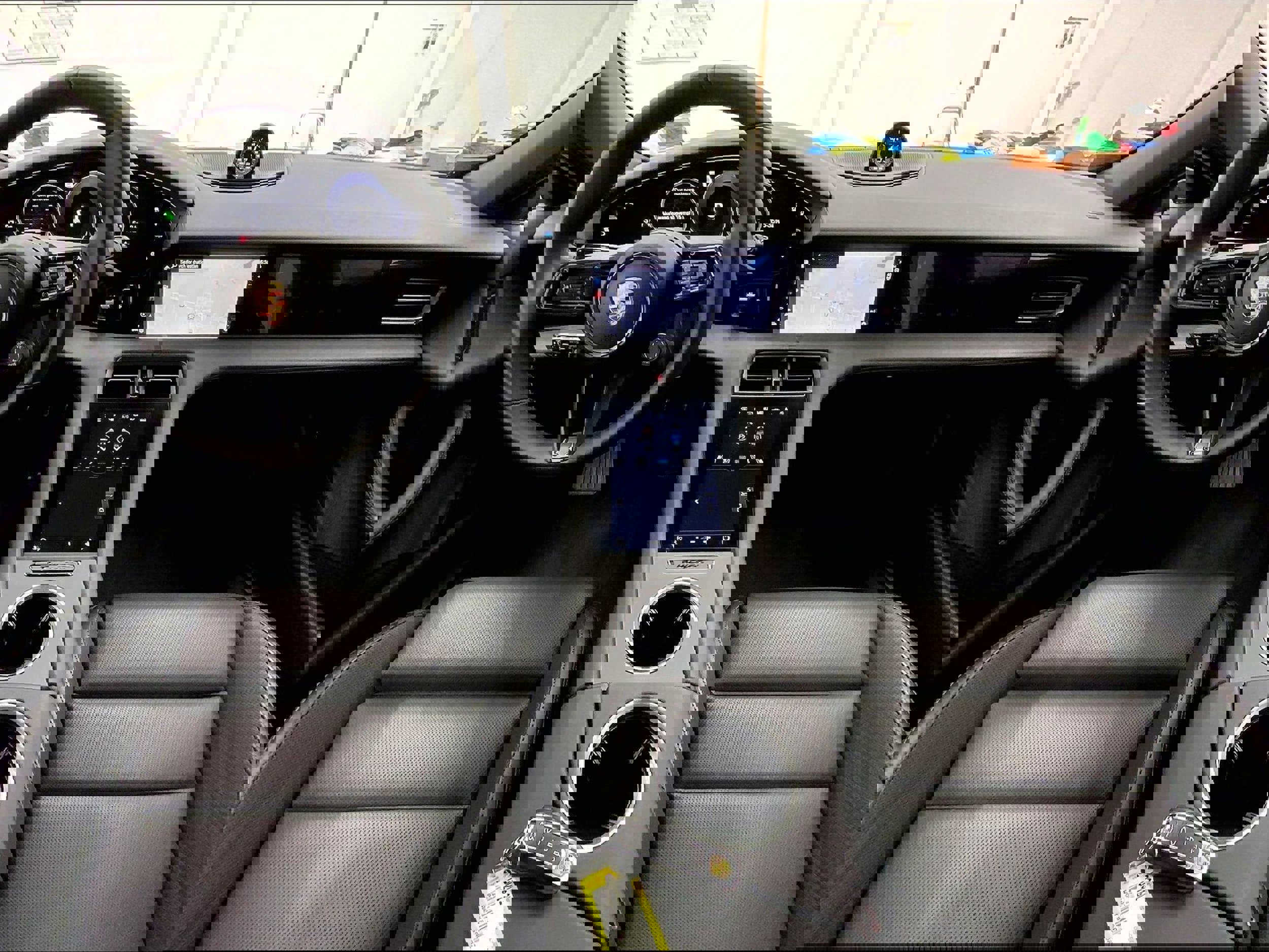 Used 2025 Porsche Taycan image 14