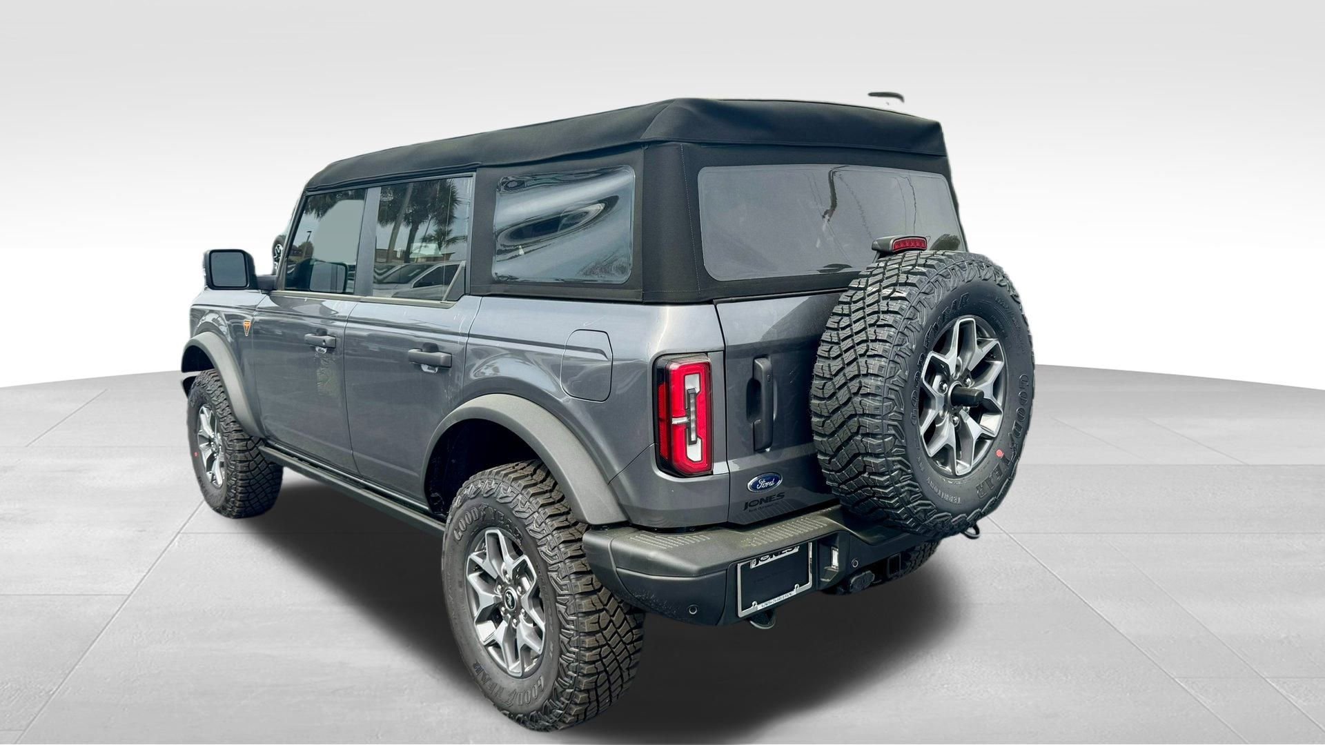 New 2025 Ford Bronco Badlands image 12